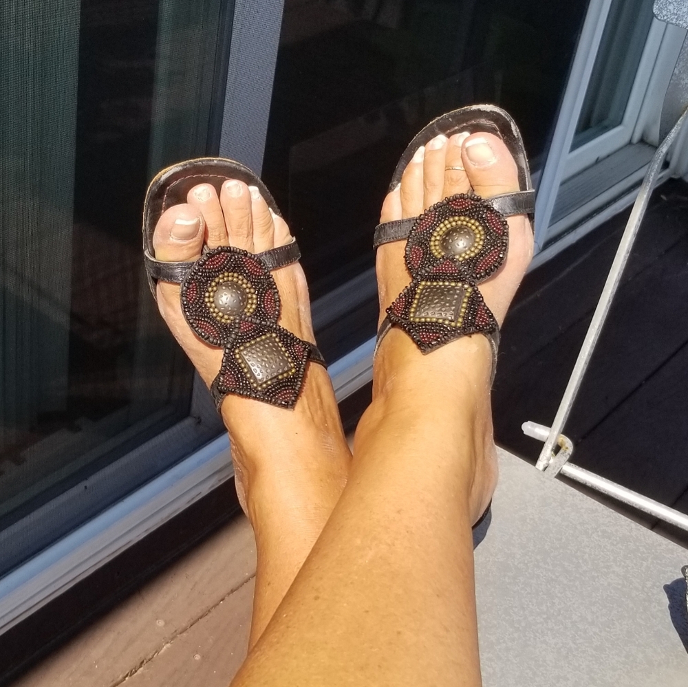 APEPAZZA SANDALS